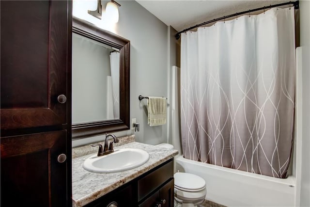 964 S Kelly Rd, Ellsworth, WI 54011 - full bathroom with vanity and shower / bathtub combination with curtain