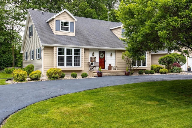11 Meadowbrook Ct, Appleton, WI 54914 - cape cod house with a front yard and a shingled roof