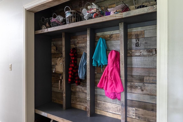 11 Meadowbrook Ct, Appleton, WI 54914 - view of mudroom