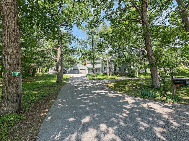 417 Anglesey Rd, Wales, WI 53183 - view of front of house featuring a detached garage and a front yard
