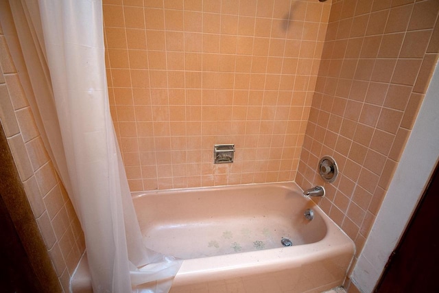 6202 Piping Rock Rd, Madison, WI 53711 - full bathroom featuring shower / bath combo