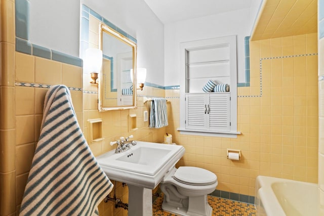 3358 Taylor Ave, Elmwood Park, WI 53405 - full bath featuring tile walls, tile patterned flooring, a tub, and a wainscoted wall