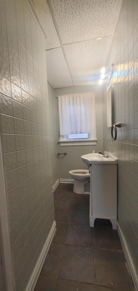 1535 W Lincoln Ave, Milwaukee, WI 53215 - half bathroom with vanity and toilet