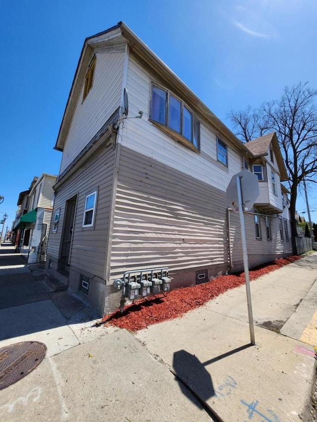 1535 W Lincoln Ave, Milwaukee, WI 53215 - view of home's exterior featuring entry steps