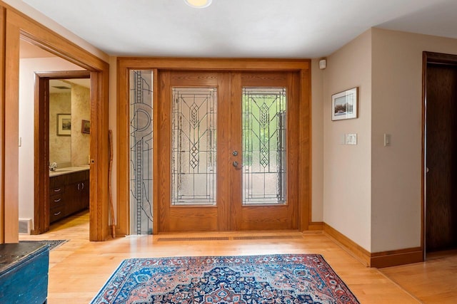 1225 W Cedar St, Appleton, WI 54914 - entryway featuring light wood-type flooring and baseboards