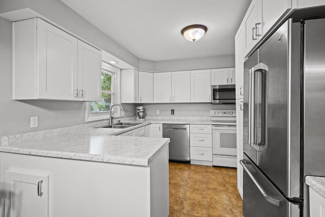 931 W Lindbergh St, Appleton, WI 54914 - kitchen with stainless steel appliances, light countertops, white cabinets, and a peninsula