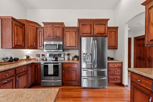 52 Penbrook Cir Unit 47, Appleton, WI 54911 - kitchen featuring appliances with stainless steel finishes, light wood-style floors, and arched walkways
