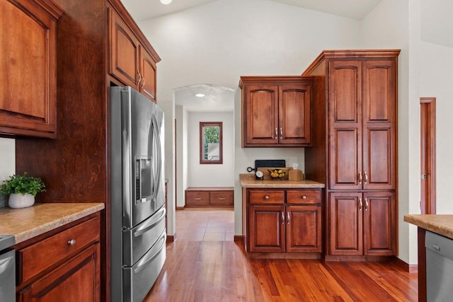 52 Penbrook Cir Unit 47, Appleton, WI 54911 - kitchen with stainless steel appliances, arched walkways, dark wood-type flooring, light countertops, and vaulted ceiling