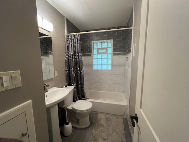 3668 S 79th St, Milwaukee, WI 53220 - bathroom with toilet and shower / bath combo