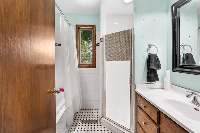152 Hoyt St, Fond Du Lac, WI 54935 - full bathroom featuring a shower with curtain and vanity