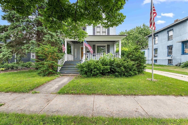 152 Hoyt St, Fond Du Lac, WI 54935 - view of front of home featuring a porch and a front lawn