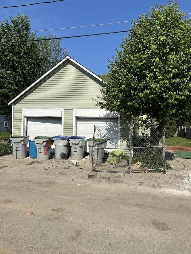 3225 N 24th Pl Unit 3227, Milwaukee, WI 53206 - view of detached garage