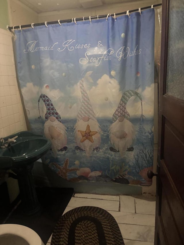3225 N 24th Pl Unit 3227, Milwaukee, WI 53206 - bathroom featuring curtained shower and a sink