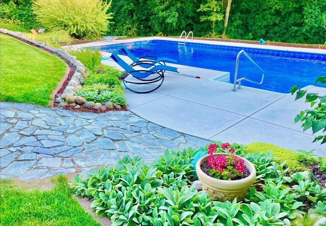 110 Chestnut Way, North Prairie, WI 53153 - view of outdoor pool