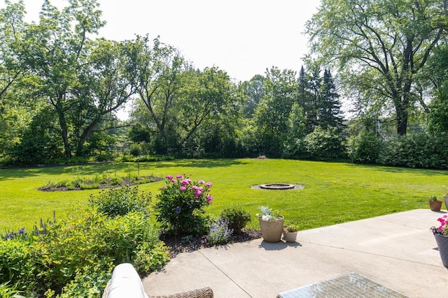 3864 Candlish Harbor Ln, Oshkosh, WI 54902 - view of grassy yard featuring a patio area