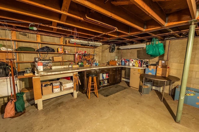 8420 Southview Dr, Crandon, WI 54520 - unfinished basement featuring a workshop area