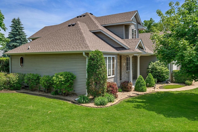 2641 13th Ct, La Crosse, WI 54601 - view of side of home featuring a shingled roof and a lawn