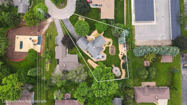 1341 Fieldstone Ct, Neenah, WI 54956 - aerial view of property and surrounding area with property boundaries highlighted