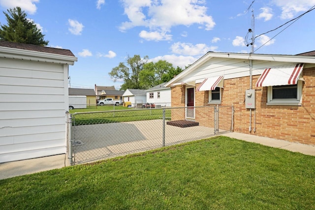 324 E Market St, Burlington, WI 53105 - view of yard with a gate
