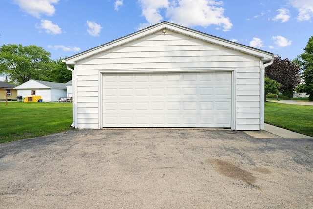 324 E Market St, Burlington, WI 53105 - view of detached garage