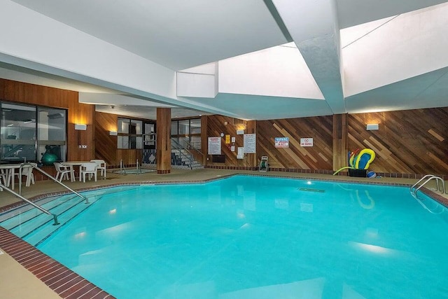 1633 N Prospect Ave Unit 18F, Milwaukee, WI 53202 - view of indoor community pool