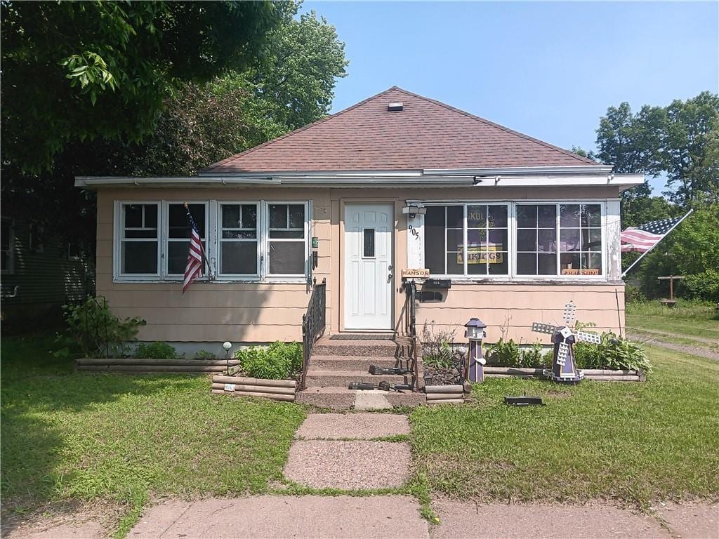905 E 1st St, Ladysmith, WI 54848 - view of front facade featuring a front yard, a shingled roof, and entry steps