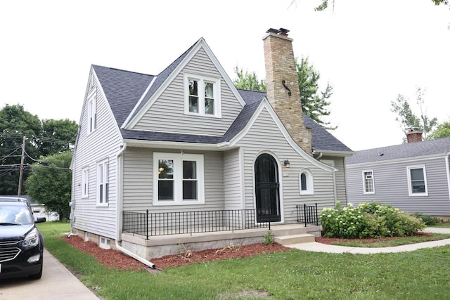 1522 S Sunny Slope Rd, New Berlin, WI 53151 - view of front of home featuring a front lawn, roof with shingles, and covered porch