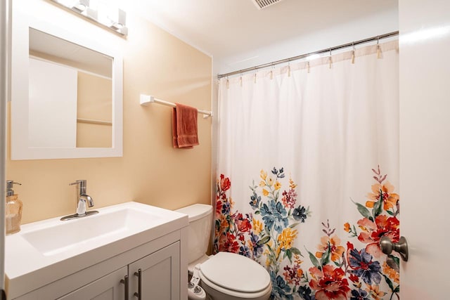 1906 E Shorewood Blvd Unit 250, Shorewood, WI 53211 - bathroom with vanity and curtained shower
