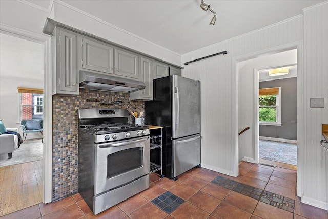 10836 W Fiebrantz Ave, Wauwatosa, WI 53222 - kitchen featuring stainless steel appliances, under cabinet range hood, gray cabinets, decorative backsplash, and ornamental molding