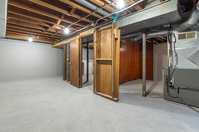 1933 Jay Eye See Ave, Racine, WI 53403 - unfinished below grade area with washer and clothes dryer