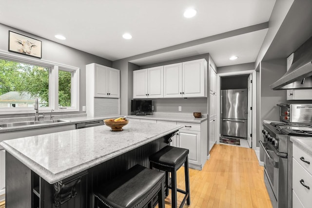 544 Maple Bluff Rd, Stevens Point, WI 54482 - kitchen with appliances with stainless steel finishes, white cabinets, a center island, and recessed lighting