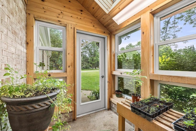 544 Maple Bluff Rd, Stevens Point, WI 54482 - entryway with a skylight, lofted ceiling, healthy amount of natural light, and light carpet