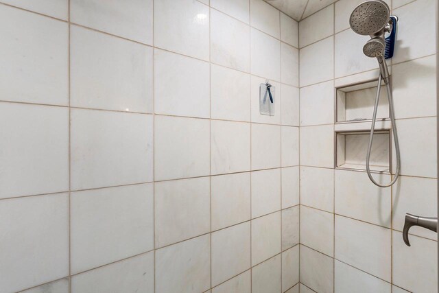 9071 Doemel Ln, Pickerel, WI 54465 - full bath featuring a tile shower