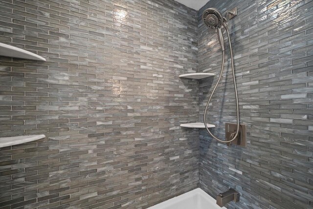 2767 S Herman St, Milwaukee, WI 53207 - view of full bath