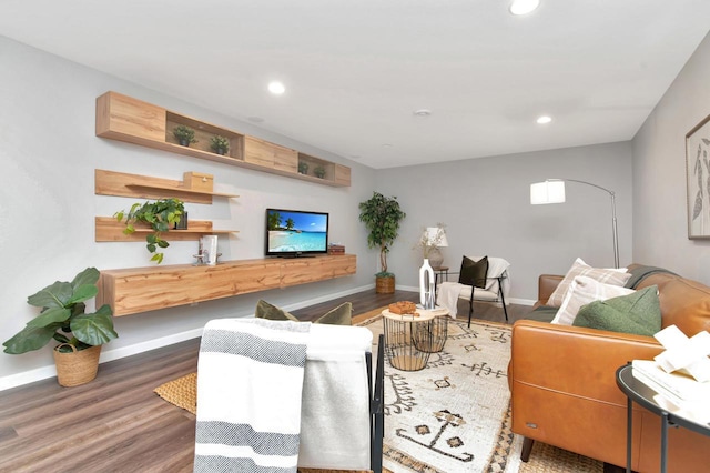 W356N6752 E Stonewood Dr, Oconomowoc, WI 53066 - living area featuring wood finished floors and recessed lighting