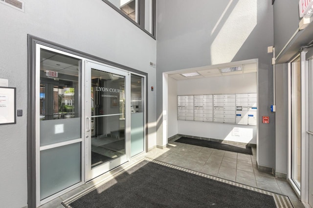 1515 N Van Buren St Unit 414, Milwaukee, WI 53202 - surrounding community with mail area and a towering ceiling