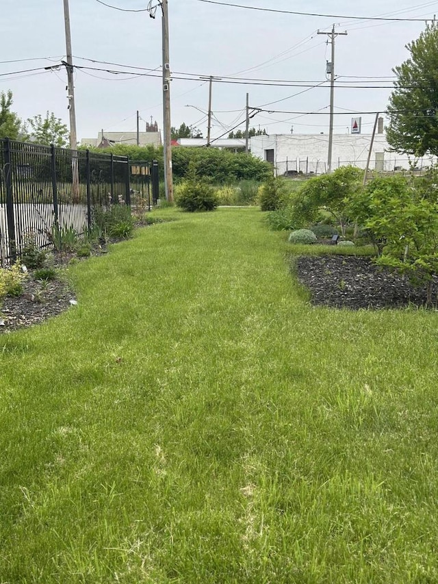 1304 W Garfield Ave, Milwaukee, WI 53205 - view of yard