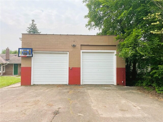 628 W Cedar St, Chippewa Falls, WI 54729 - view of detached garage