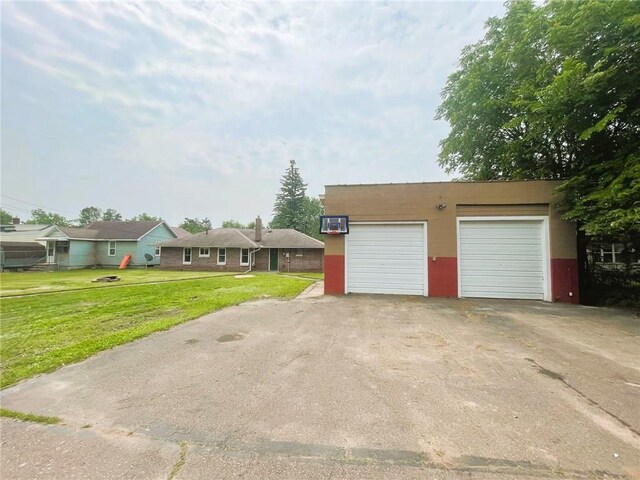 628 W Cedar St, Chippewa Falls, WI 54729 - view of detached garage