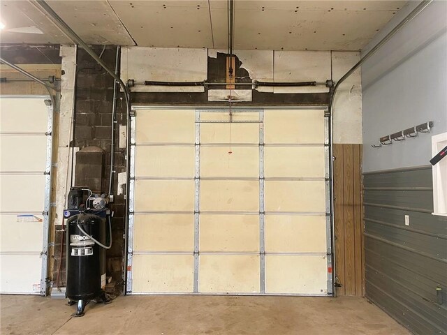 628 W Cedar St, Chippewa Falls, WI 54729 - view of garage