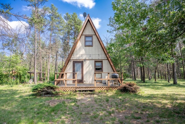 N8244 Woodland Trl, New Lisbon, WI 53950 - rear view of property featuring a wooden deck and a lawn