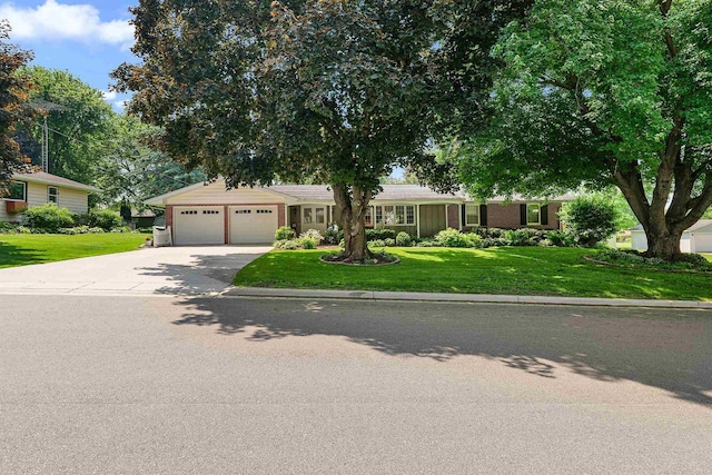 435 S Main St, Markesan, WI 53946 - ranch-style home featuring a garage, concrete driveway, and a front yard