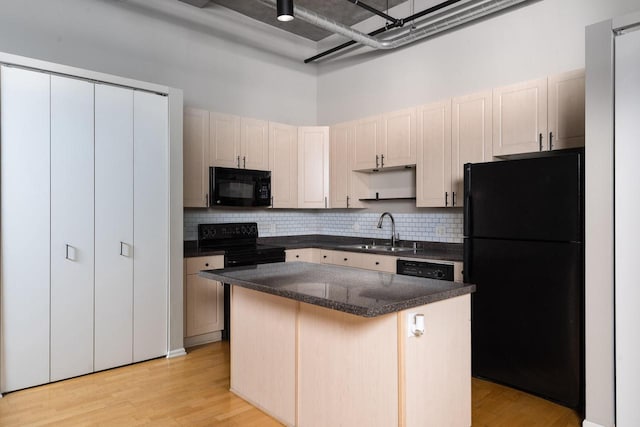 1924 N Hubbard St Unit 109, Milwaukee, WI 53212 - kitchen with black appliances, tasteful backsplash, and light wood-style flooring