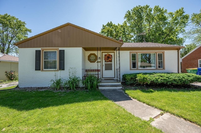 1007 14th Ave, Green Bay, WI 54304 - view of front of house featuring a front lawn and stucco siding