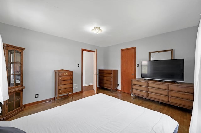 1007 14th Ave, Green Bay, WI 54304 - bedroom with wood finished floors and baseboards
