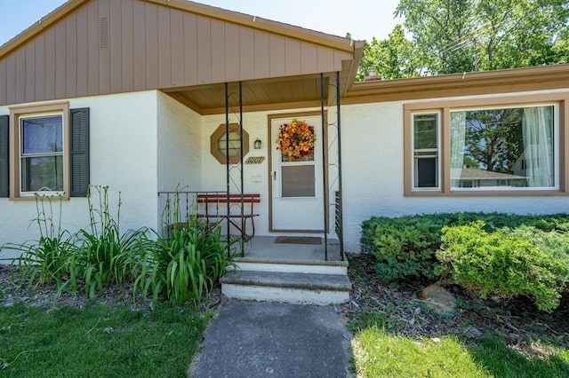 1007 14th Ave, Green Bay, WI 54304 - view of exterior entry with stucco siding