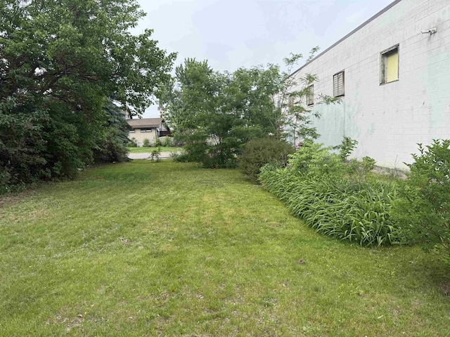 404 Prairie St, Mauston, WI 53948 - view of grassy yard