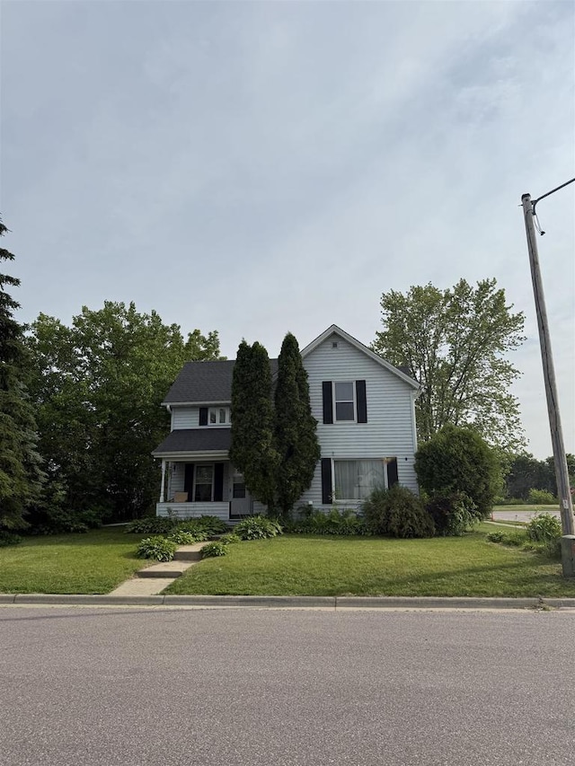 404 Prairie St, Mauston, WI 53948 - traditional home with a front yard