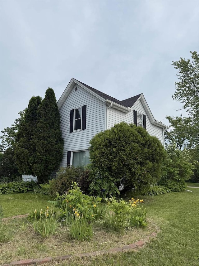 404 Prairie St, Mauston, WI 53948 - view of side of property with a yard