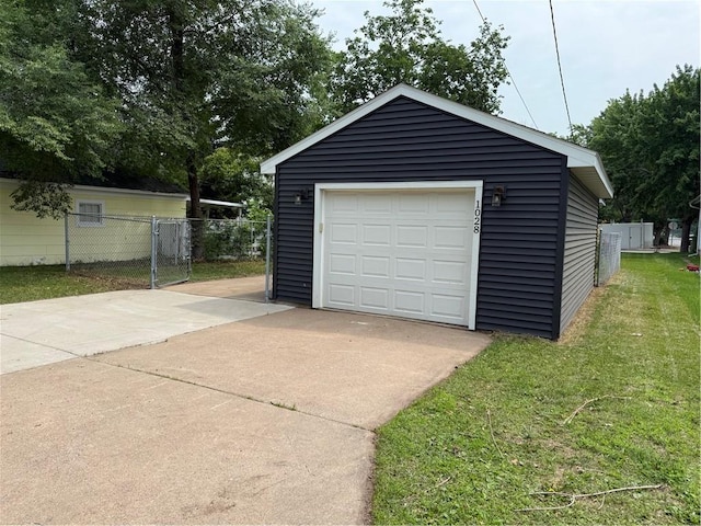 1028 Chauncey St, Eau Claire, WI 54701 - detached garage with concrete driveway